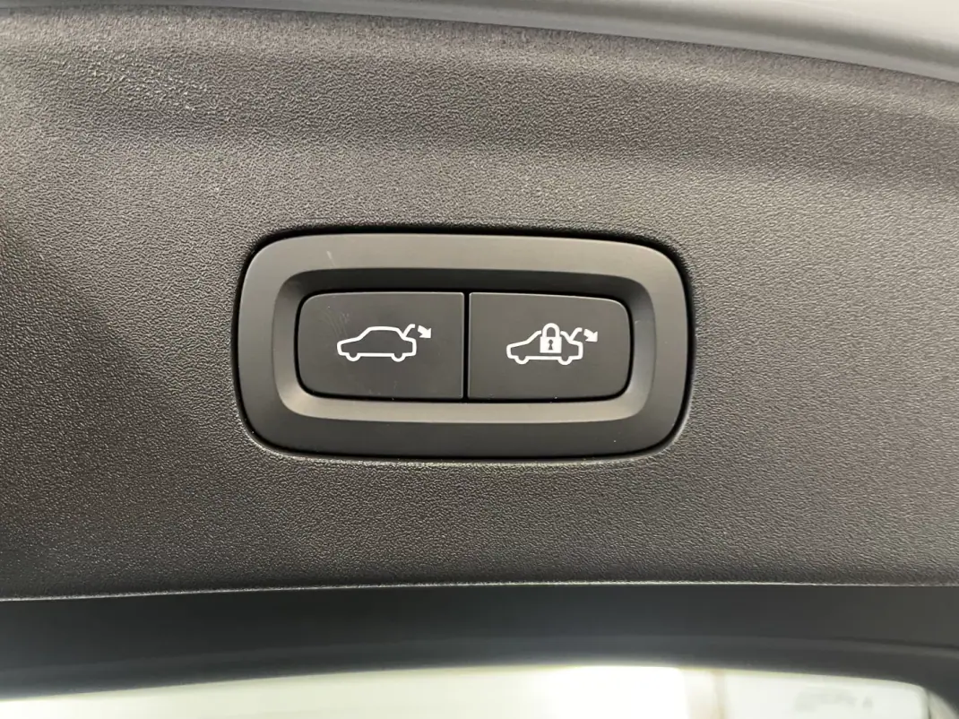 Polestar 2 2023 - 31750 EUR, 32000 km - AUTO.MOTO.pt - 32000km - foto 31 de 34