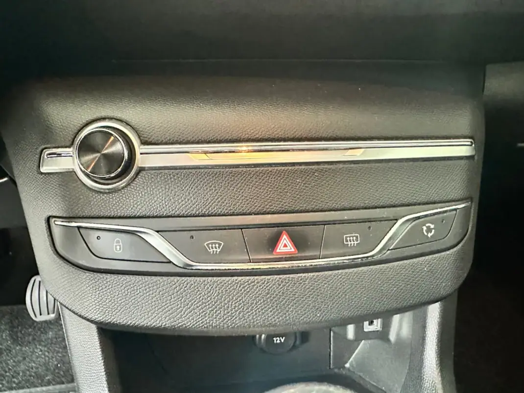 Peugeot 308 SW 2019 - 14990 EUR, 107300 km - 107300km - foto 21 de 30