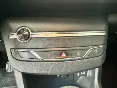 Peugeot 308 SW 2019 - 14990 EUR, 107300 km - 107300km - foto 21 de 30