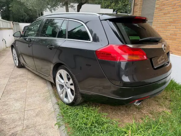 Opel Insignia Sports Tourer 2011 - 5750 EUR, 253323 km - AUTO.MOTO.pt - 253323km - foto 4 de 50