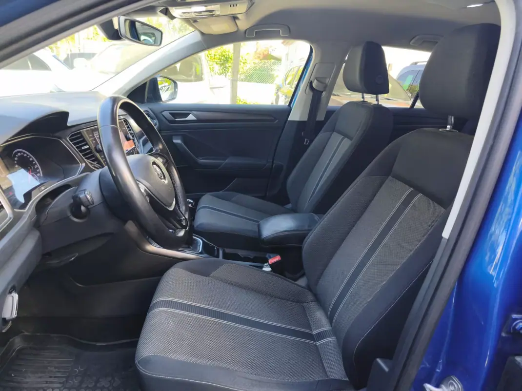 Volkswagen T-Roc 2019 - 15900 EUR, 130000 km - AUTO.MOTO.pt - 130000km - foto 10 de 14