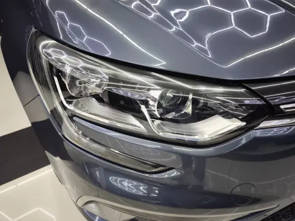 Renault Mégane Sport Tourer 2018 - 14450 EUR, 246155 km - AUTO.MOTO.pt - 246155km - foto 11 de 37