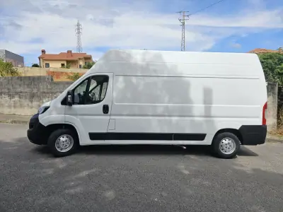 Peugeot BOXER 2.0 BlueHDi 435 L4H2 Premium 2020 - 20350 EUR, 126369 km - AUTO.MOTO.pt - 126369km - foto 8 de 40