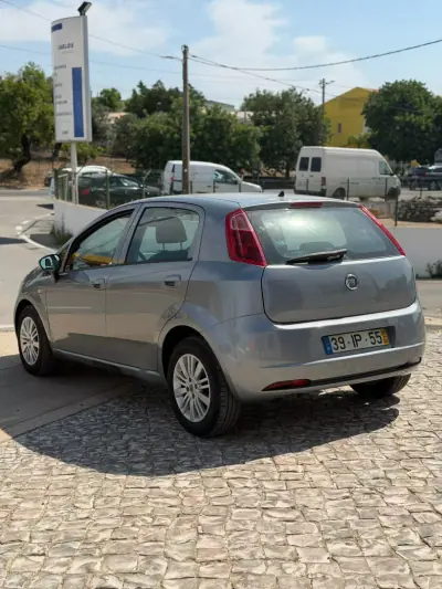 Fiat Punto 2009 - 5900 EUR, 59120 km - AUTO.MOTO.pt - 59120km - foto 4 de 9