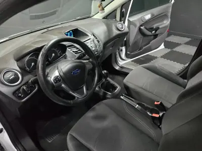 Ford Fiesta 2015 - 10750 EUR, 165000 km - AUTO.MOTO.pt - 165000km - foto 5 de 23
