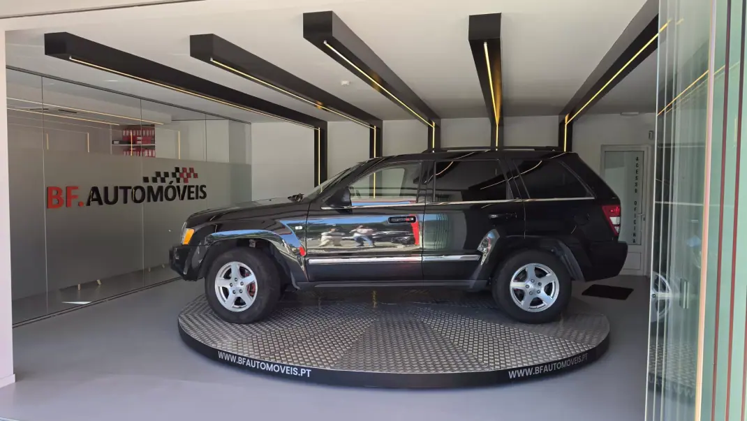 Jeep Grand Cherokee 2005 - 19900 EUR, 267367 km - 267367km - foto 13 de 52