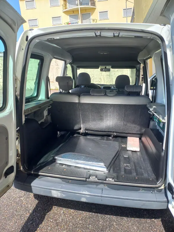 Renault Kangoo 2004 - 4400 EUR, 266000 km - 266000km - foto 12 de 12