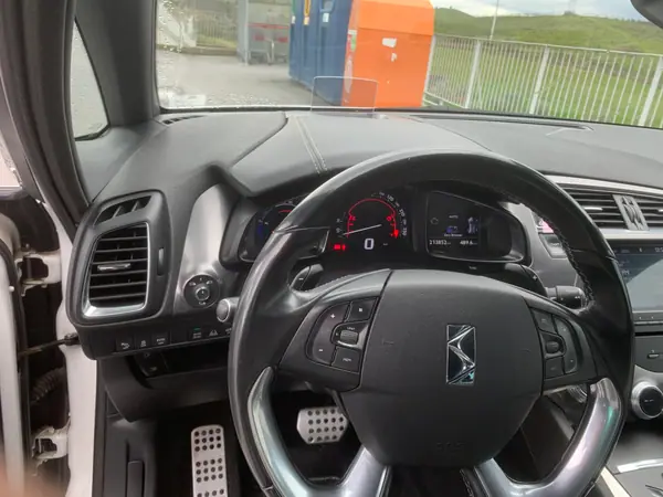 DS DS5 2012 - 9500 EUR, 220000 km - AUTO.MOTO.pt - 220000km - foto 6 de 6