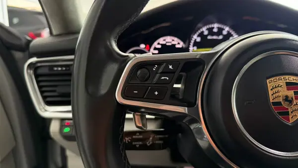 Porsche Panamera 2018 - 79990 EUR, 140973 km - AUTO.MOTO.pt - 140973km - foto 21 de 36