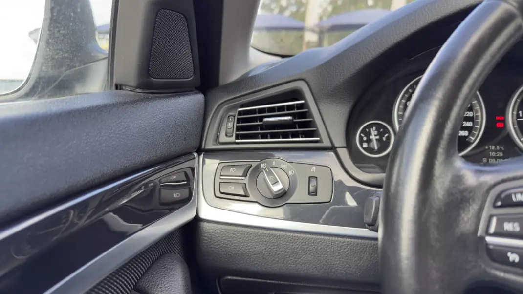BMW 520 2013 - 16500 EUR, 244000 km - AUTO.MOTO.pt - 244000km - foto 30 de 47
