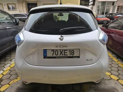 Renault Zoe 2019 - 7850 EUR, 130850 km - AUTO.MOTO.pt - 130850km - foto 21 de 22