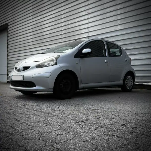Toyota Aygo 2006 - 6500 EUR, 156009 km - AUTO.MOTO.pt - 156009km - foto 10 de 11
