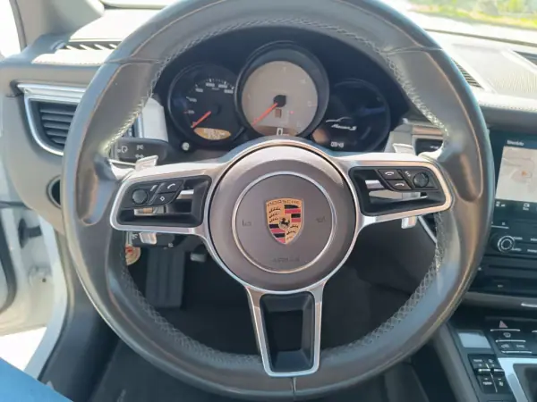 Porsche Macan 2016 - 45500 EUR, 155000 km - AUTO.MOTO.pt - 155000km - foto 27 de 32