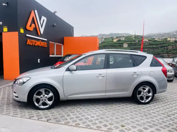 Kia Ceed SW 2010 - 5750 EUR, 297414 km - AUTO.MOTO.pt - 297414km - foto 4 de 12