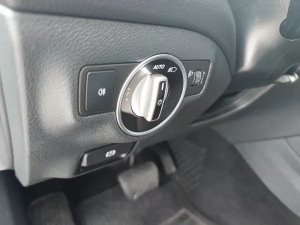 Mercedes-Benz GLA 180 2015 - 22500 EUR, 120000 km - AUTO.MOTO.pt - 120000km - foto 20 de 28