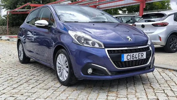 Peugeot 208 2016 - 9450 EUR, 107121 km - AUTO.MOTO.pt - 107121km - foto 4 de 11