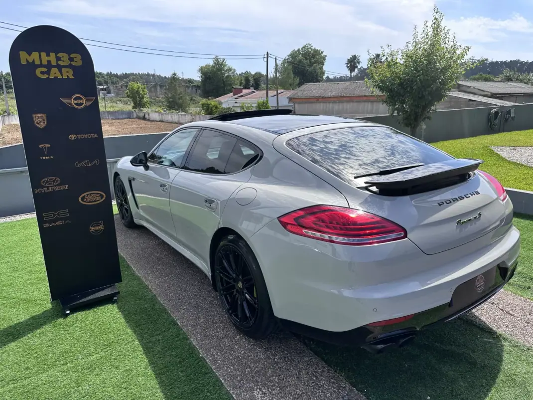 Porsche Panamera 2015 - 35000 EUR, 159000 km - AUTO.MOTO.pt - 159000km - foto 14 de 67