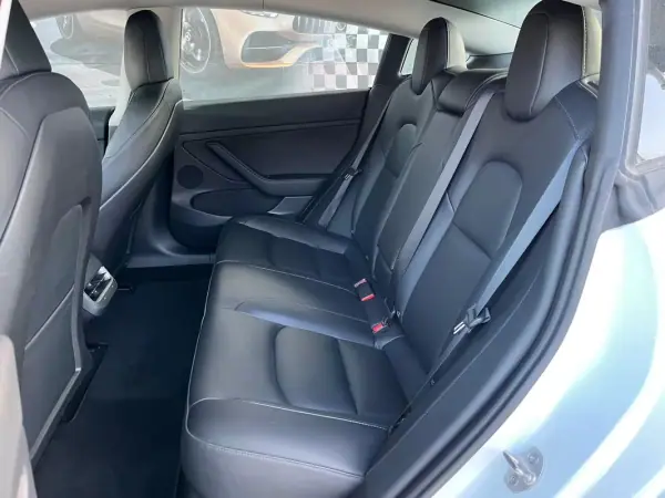Tesla Model 3 2022 - 28990 EUR, 56000 km - AUTO.MOTO.pt - 56000km - foto 6 de 14