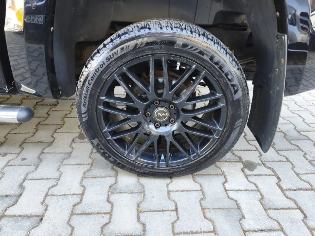 Volkswagen Amarok 2019 - 37000 EUR, 185000 km - AUTO.MOTO.pt - 185000km - foto 7 de 17