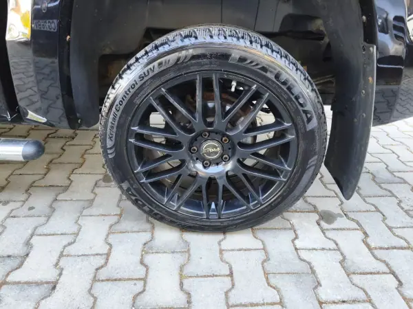 Volkswagen Amarok 2019 - 37000 EUR, 185000 km - AUTO.MOTO.pt - 185000km - foto 7 de 17