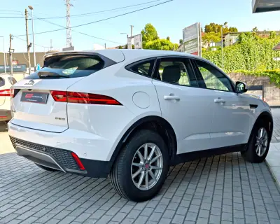 Jaguar E-Pace 2019 - 20500 EUR, 122300 km - AUTO.MOTO.pt - 122300km - foto 7 de 20
