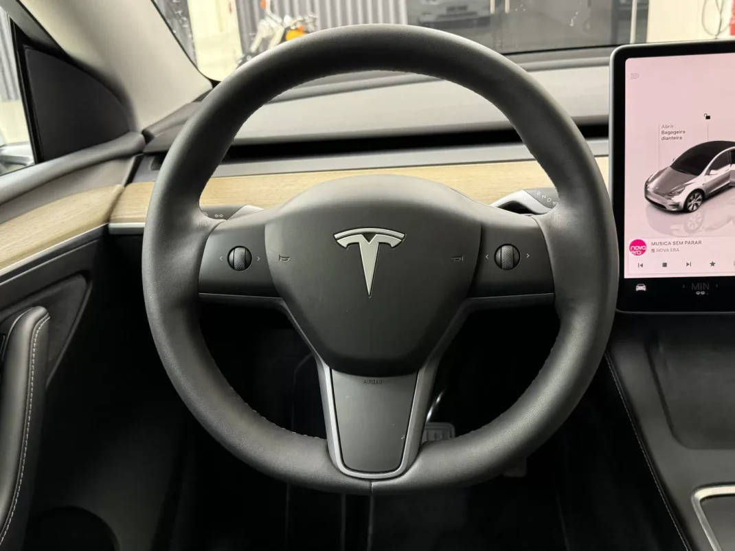 Tesla Model Y 2022 - 34890 EUR, 49800 km - AUTO.MOTO.pt - 49800km - foto 20 de 32