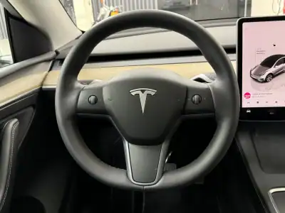 Tesla Model Y 2022 - 34890 EUR, 49800 km - AUTO.MOTO.pt - 49800km - foto 20 de 32