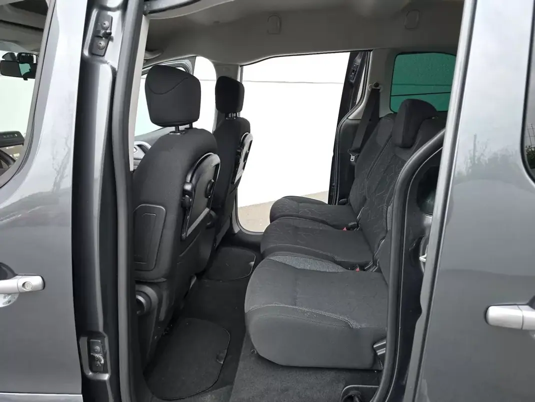 Peugeot Partner 2017 - 12490 EUR, 129000 km - AUTO.MOTO.pt - 129000km - foto 23 de 27