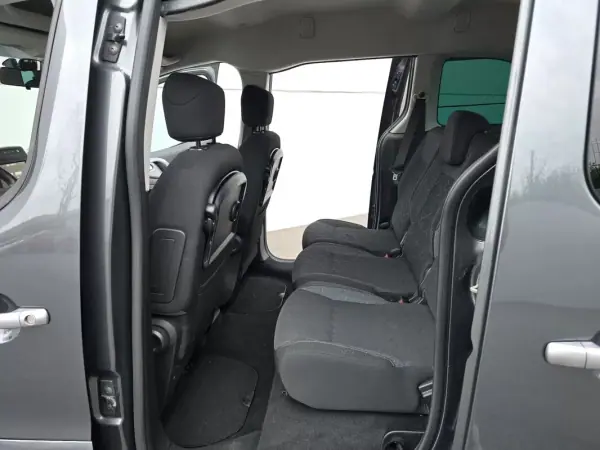 Peugeot Partner 2017 - 12490 EUR, 129000 km - AUTO.MOTO.pt - 129000km - foto 23 de 27