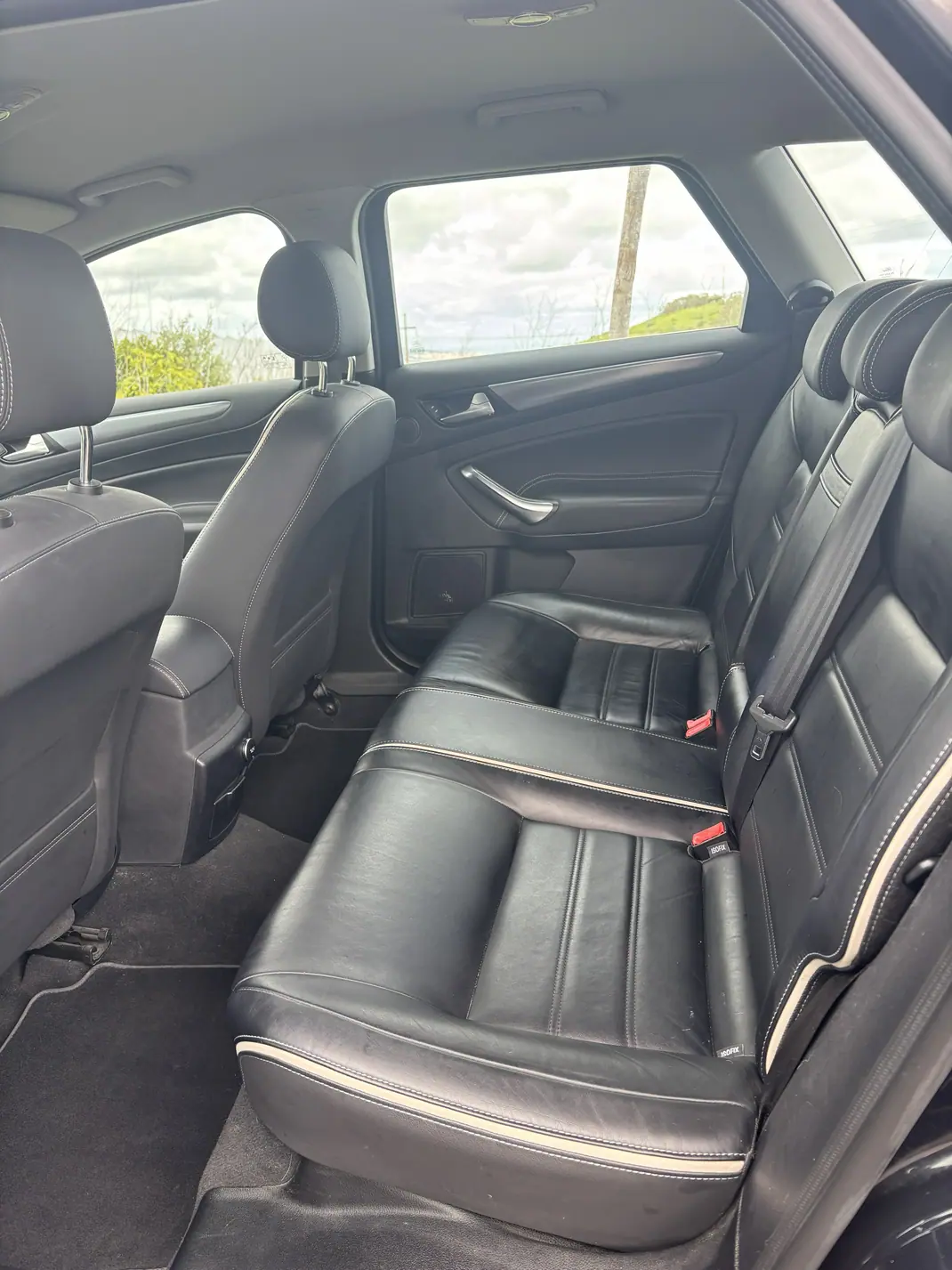 Ford Mondeo 2014 - 7490 EUR, 195600 km - AUTO.MOTO.pt - 195600km - foto 7 de 14