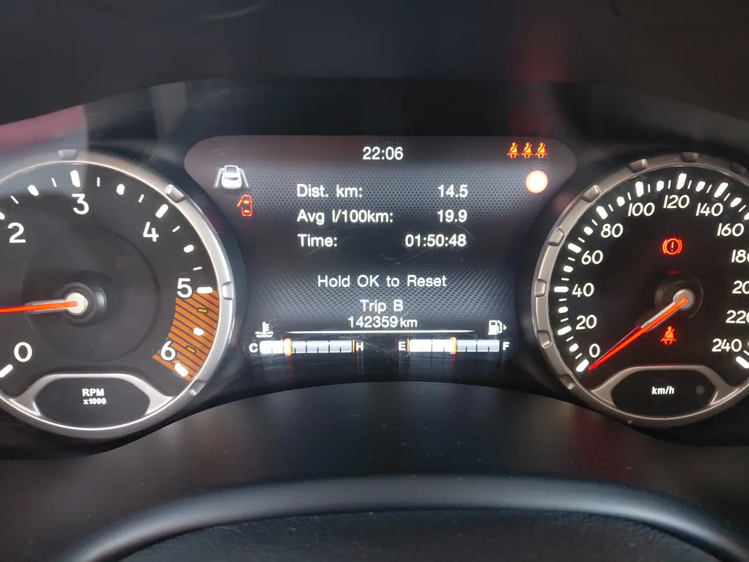 Jeep Renegade 2021 - 19500 EUR, 142348 km - AUTO.MOTO.pt - 142348km - foto 9 de 11