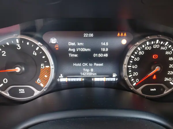 Jeep Renegade 2021 - 19500 EUR, 142348 km - AUTO.MOTO.pt - 142348km - foto 9 de 11