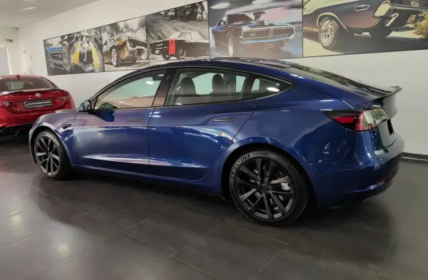 Tesla Model 3 2021 - 25990 EUR, 100000 km - AUTO.MOTO.pt - 100000km - foto 4 de 46