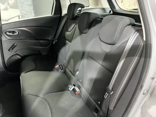 Renault Clio Sport Tourer 2015 - 6900 EUR, 248781 km - AUTO.MOTO.pt - 248781km - foto 19 de 20