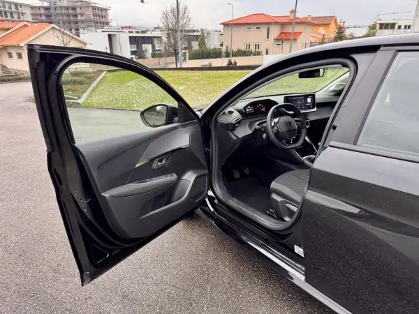 Peugeot 208 2024 - 17990 EUR, 1500 km - AUTO.MOTO.pt - 1500km - foto 13 de 25