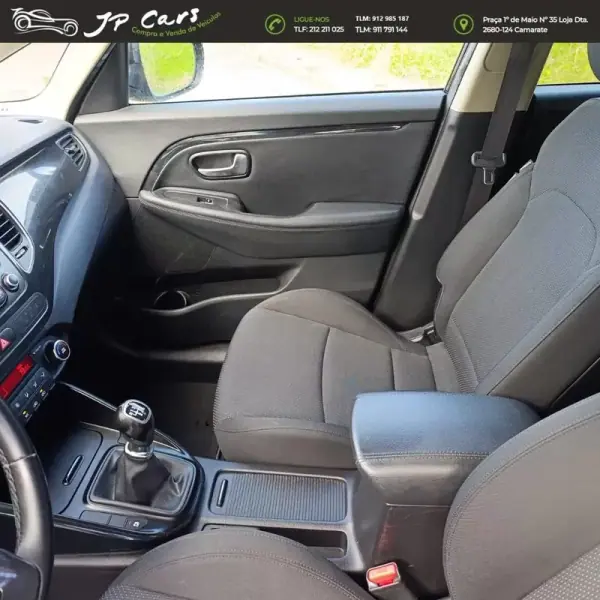 Kia Carens 2016 - 14750 EUR, 129200 km - AUTO.MOTO.pt - 129200km - foto 15 de 23