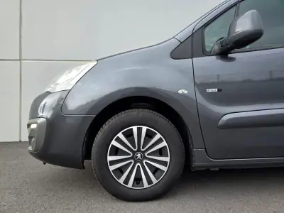 Peugeot Partner 2017 - 12490 EUR, 129000 km - AUTO.MOTO.pt - 129000km - foto 10 de 27