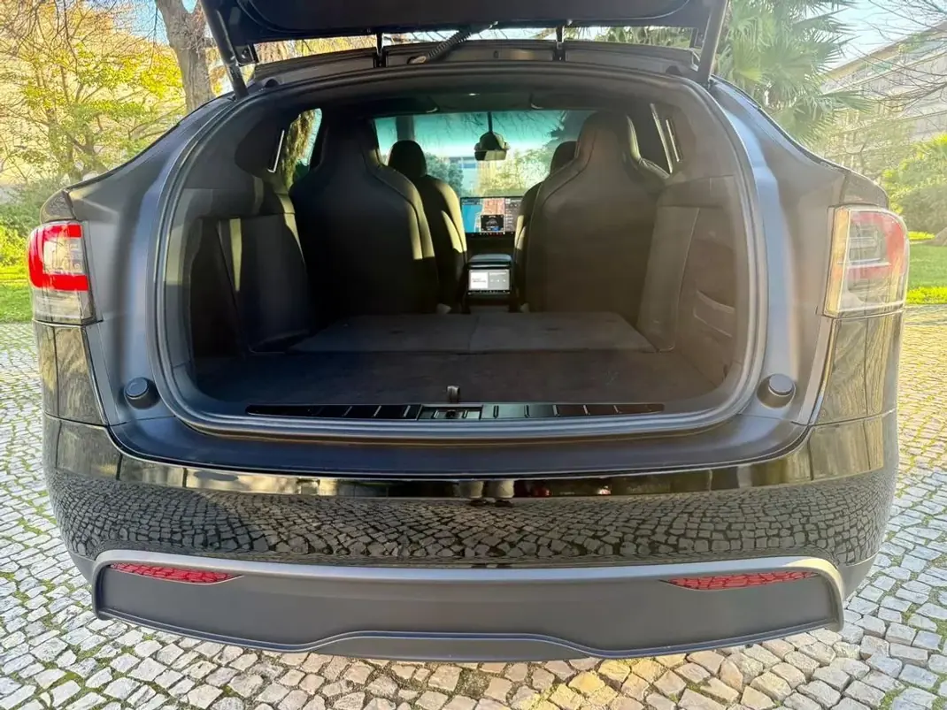 Tesla Model X 2023 - 81890 EUR, 49000 km - AUTO.MOTO.pt - 49000km - foto 46 de 47