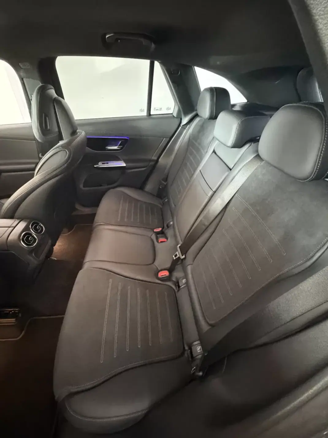 Mercedes-Benz GLC 220 2023 - 59500 EUR, 89000 km - AUTO.MOTO.pt - 89000km - foto 8 de 15