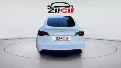 Tesla Model Y 2023 - 31900 EUR, 42638 km - AUTO.MOTO.pt - 42638km - foto 6 de 11