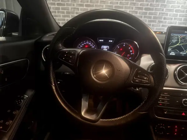 Mercedes-Benz CLA 200 2015 - 22900 EUR, 140000 km - AUTO.MOTO.pt - 140000km - foto 13 de 14
