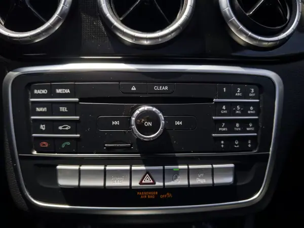 Mercedes-Benz CLA 180 2017 - 17500 EUR, 206000 km - AUTO.MOTO.pt - 206000km - foto 36 de 51