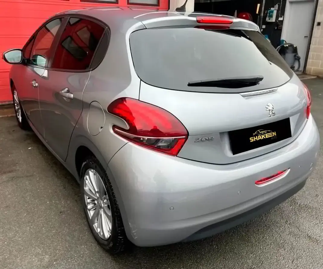 Peugeot 208 2019 - 7990 EUR, 135015 km - AUTO.MOTO.pt - 135015km - foto 5 de 12