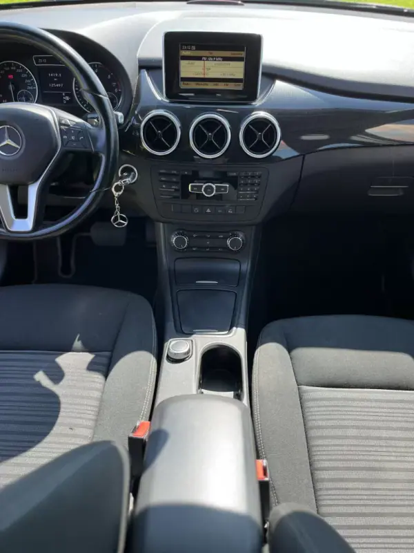 Mercedes-Benz B 180 2012 - 12900 EUR, 125490 km - AUTO.MOTO.pt - 125490km - foto 13 de 14