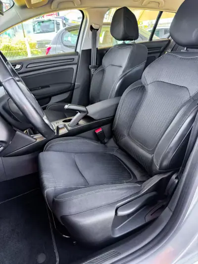 Renault Mégane 2018 - 11990 EUR, 133000 km - 133000km - foto 12 de 19