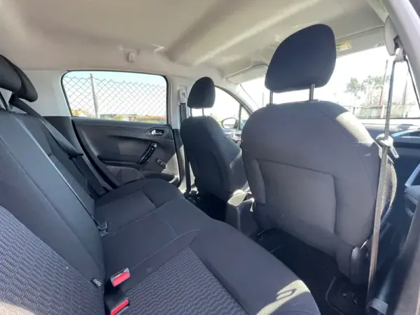 Peugeot 208 2018 - 10250 EUR, 88200 km - AUTO.MOTO.pt - 88200km - foto 15 de 17