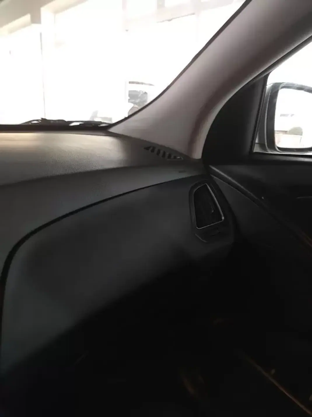 Hyundai ix35 2013 - 9990 EUR, 157000 km - AUTO.MOTO.pt - 157000km - foto 31 de 34