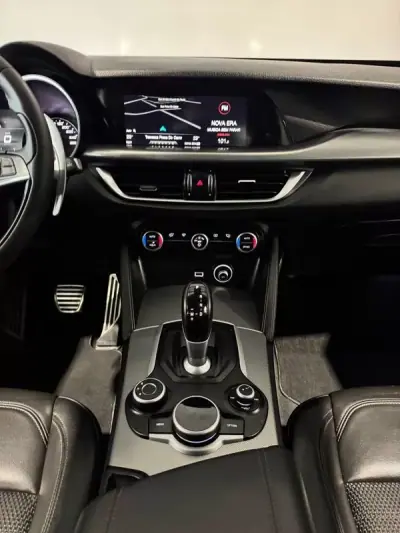 Alfa Romeo Stelvio 2017 - 22900 EUR, 215900 km - AUTO.MOTO.pt - 215900km - foto 11 de 60