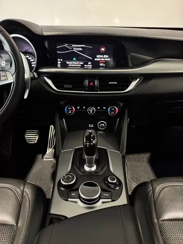 Alfa Romeo Stelvio 2017 - 22900 EUR, 215900 km - AUTO.MOTO.pt - 215900km - foto 11 de 60