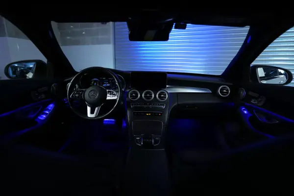Mercedes-Benz C 300 2020 - 25500 EUR, 203000 km - AUTO.MOTO.pt - 203000km - foto 20 de 35